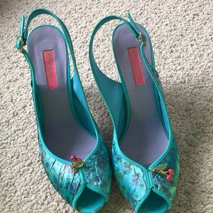 Betsy Johnson, turquoise floral print 3”inch heels